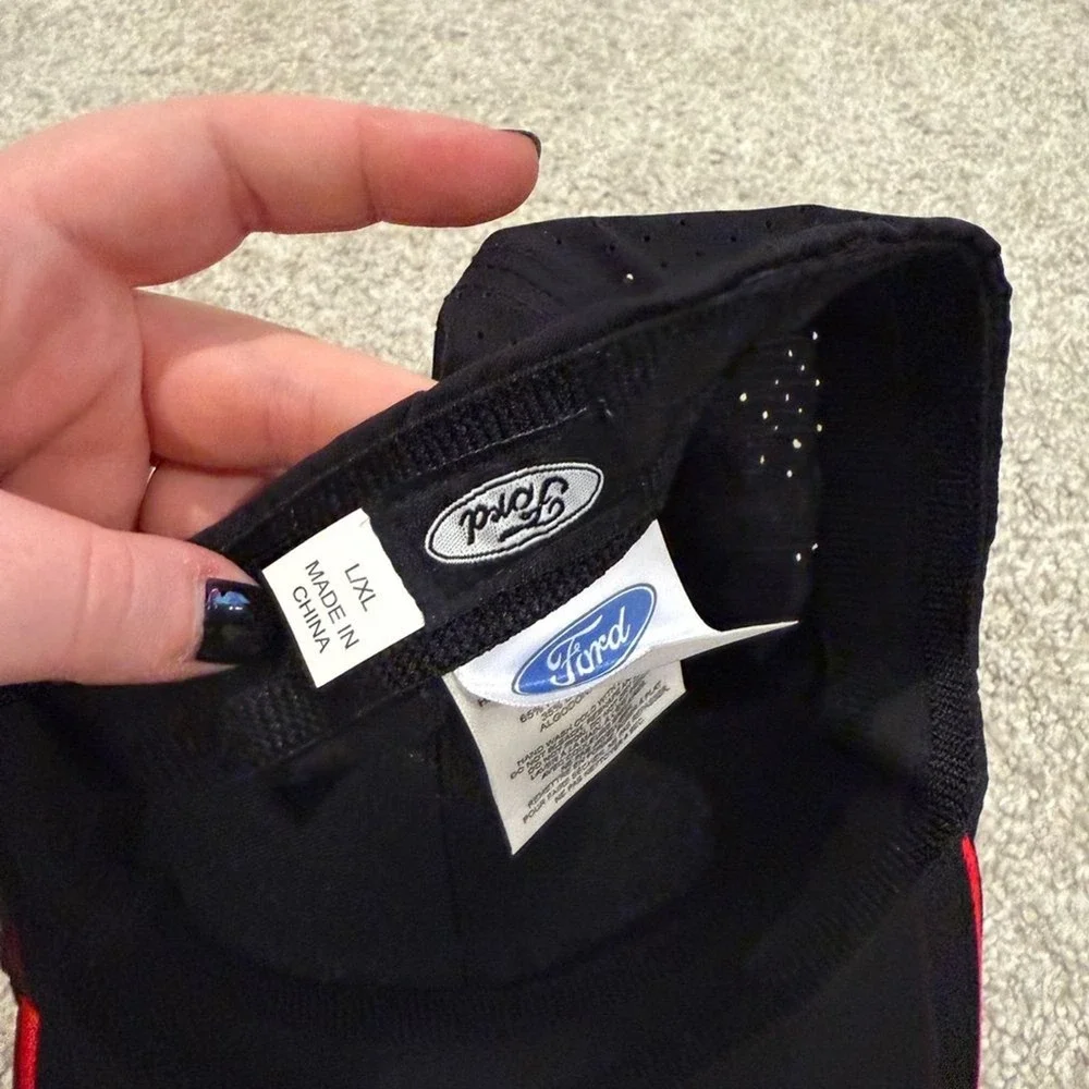 Ford Mustang Size L/XL Stretch Fit Baseball Cap in‎ Black and Red